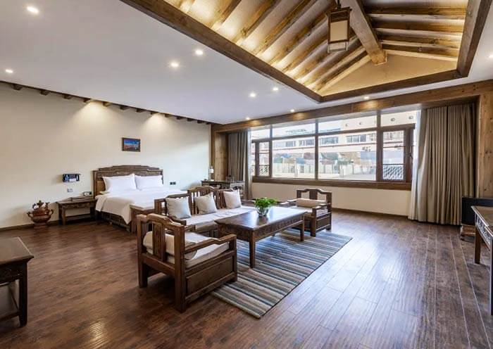Diffuse Oxygen Manor Courtyard View Suite